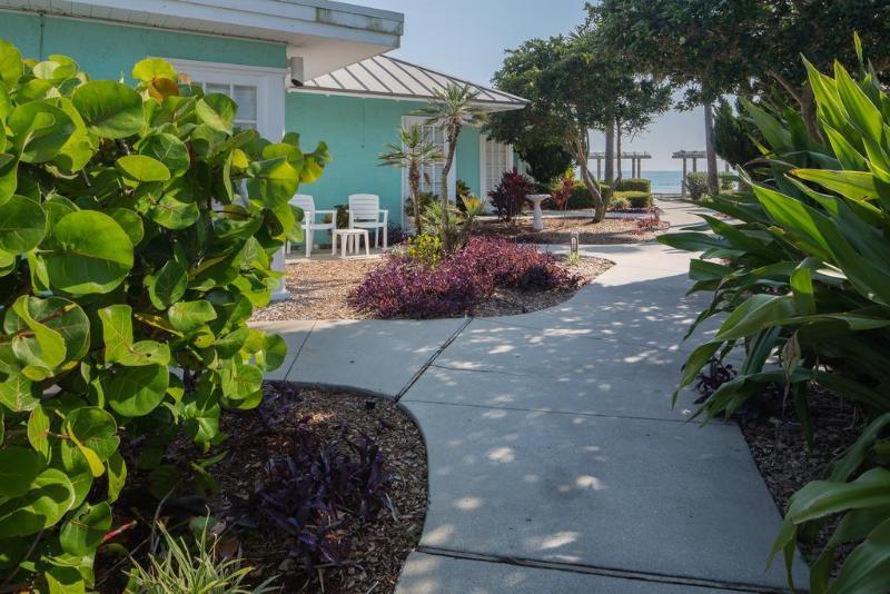 Coconut Palms Beach Resort 뉴스머나비치 외부 사진